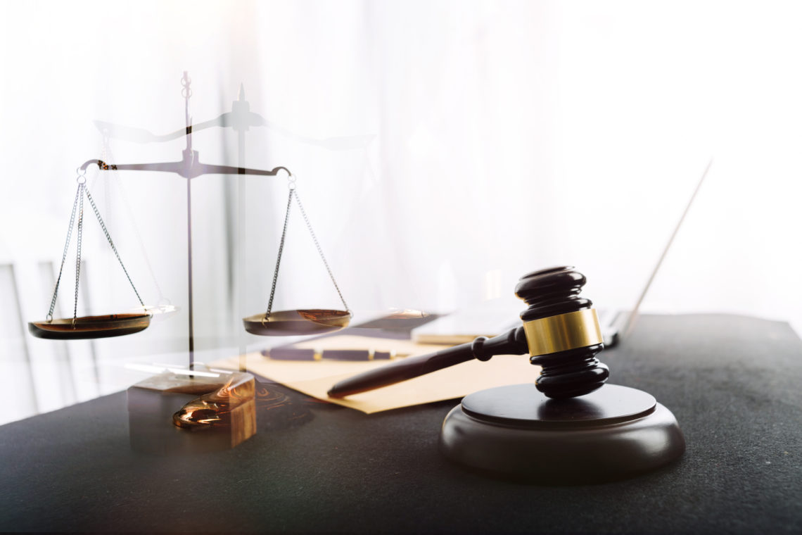 Who should I use: Australian Migration Agent or Migration Lawyer?