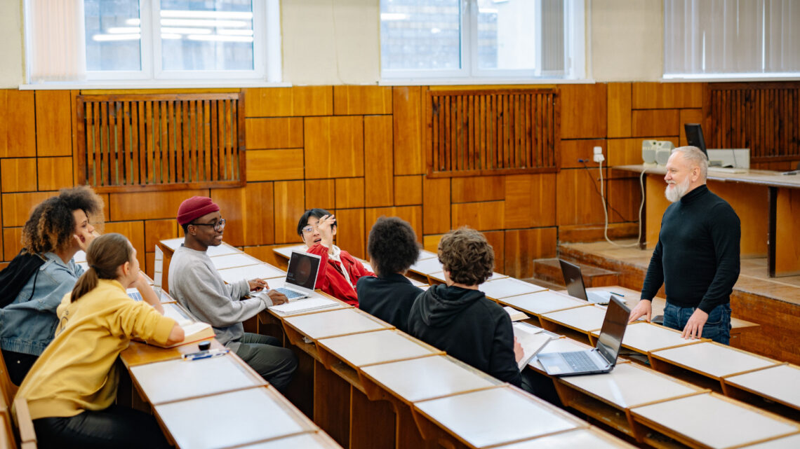 Graduate Diploma of Management (Learning) to Close to New Overseas Students from 5 October 2026 Graduate Diploma of Management (Learning) to Close to New Overseas Students from 5 October 2026