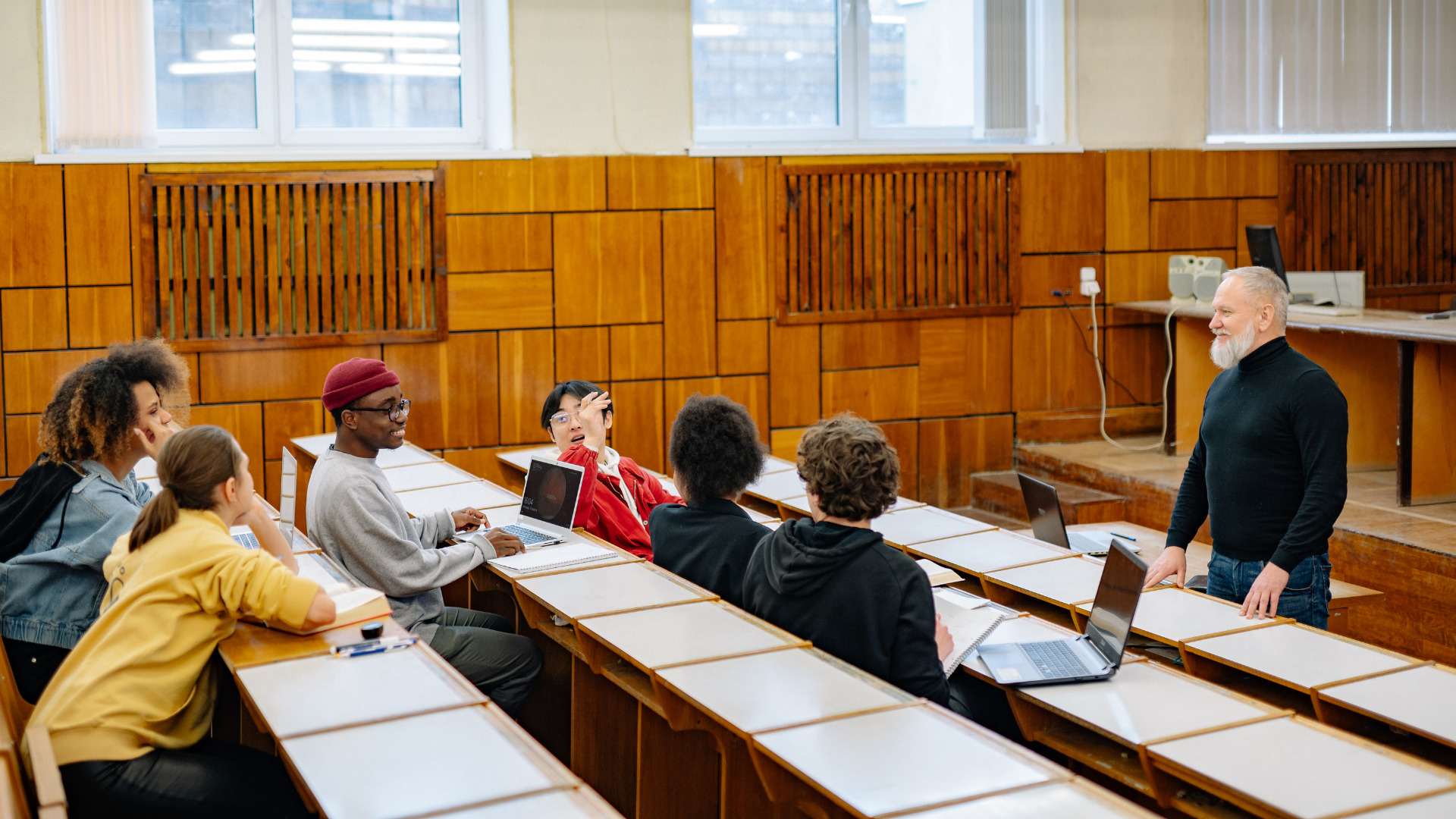 Graduate Diploma of Management (Learning) to Close to New Overseas Students from 5 October 2026